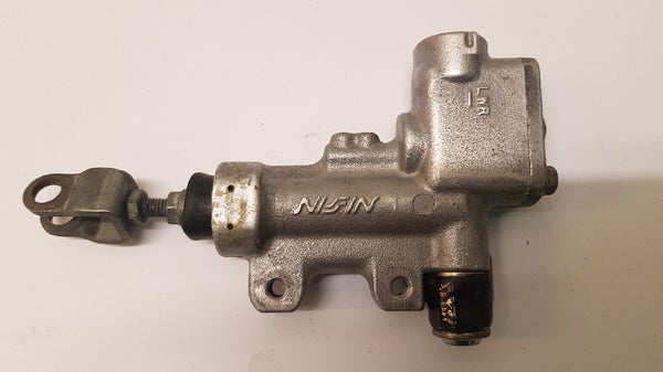 Takajarru p&auml;&auml;sylinteri (YAMAHA YZF450 2006) 1C3-2583V-00-00