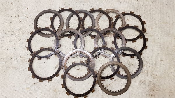 Kytkinlevysarja+v&auml;lilevyt (YAMAHA YZF250 2004) 5DH-16321-00-00 / 5NL-16325-00-00 / 5DH-16321-00-00