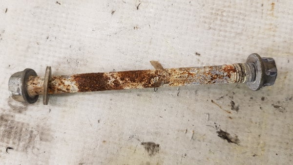 Moottorin kiinnityspultti (10X117) (Honda CRF250 2005)  90101-KZ3-J20